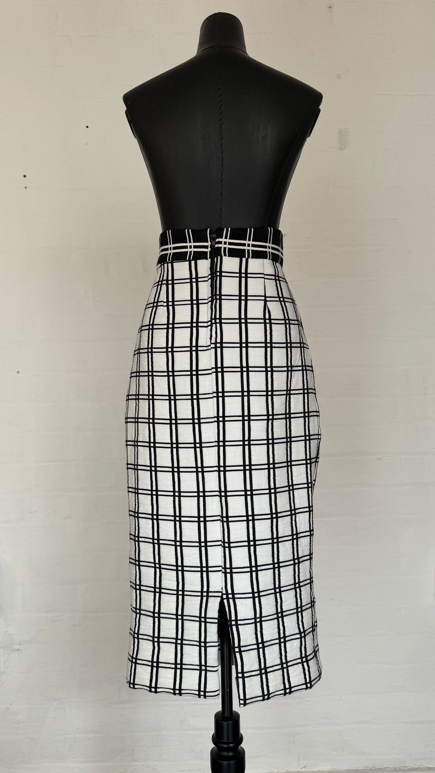 High- Waisted Black & White Pencil Skirt