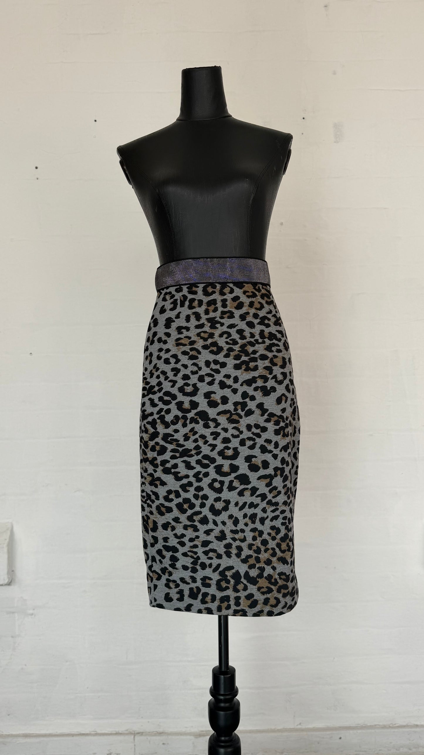 Grey Leopard Print High-Waisted Midi Pencil Skirt with Embellished Waistband