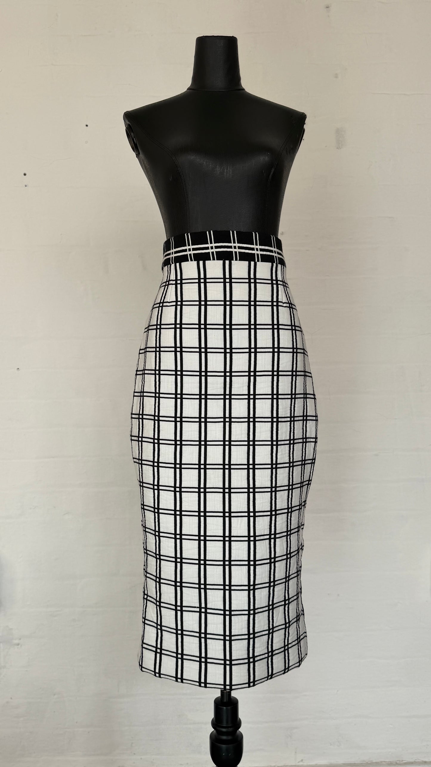 High- Waisted Black & White Pencil Skirt