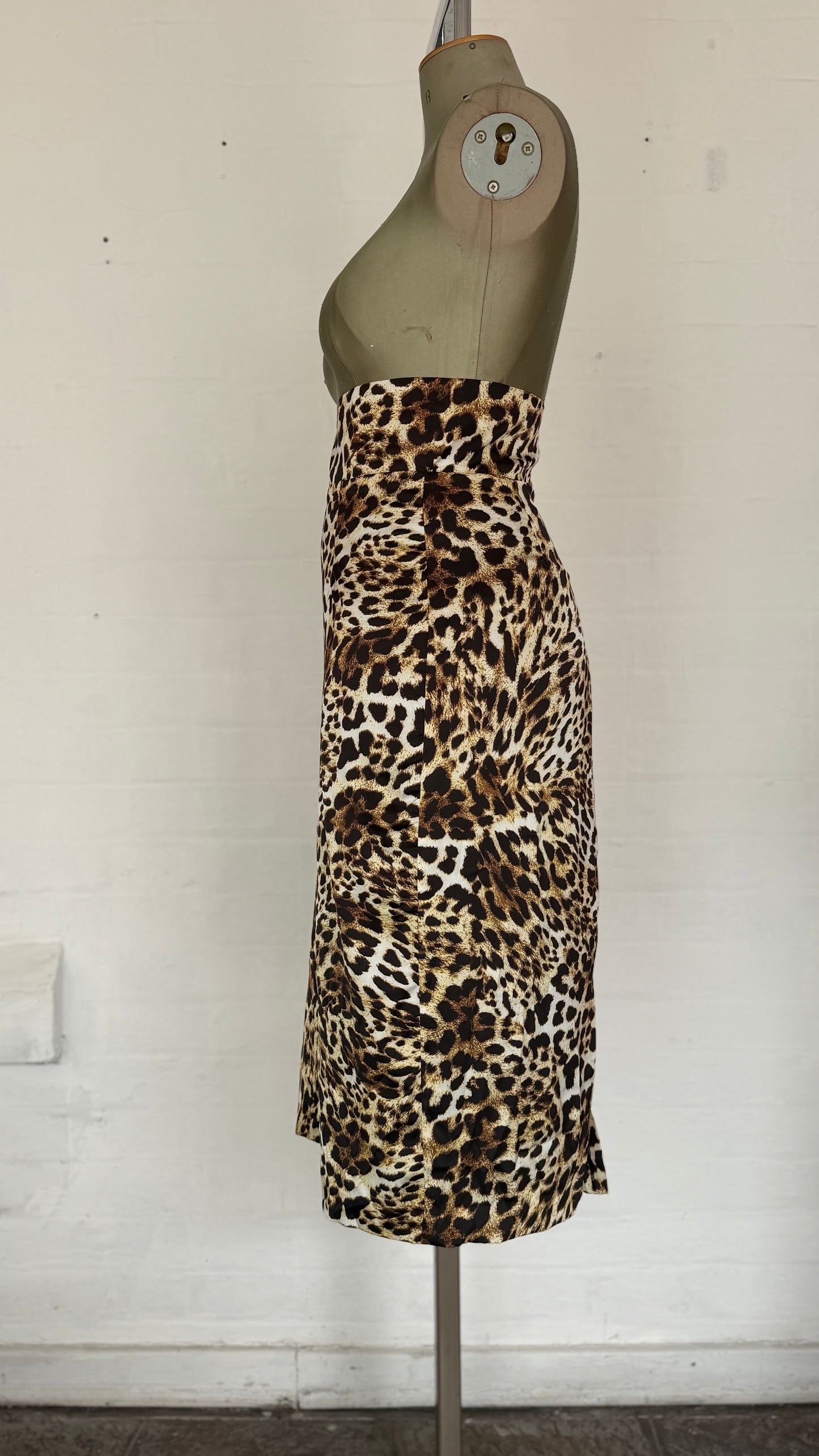 Classic Leopard Print High-Waist Pencil Midi Skirt