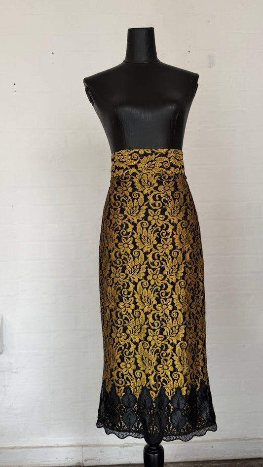 High-Waisted Gold & Black Baroque
Jacquard Midi Skirt