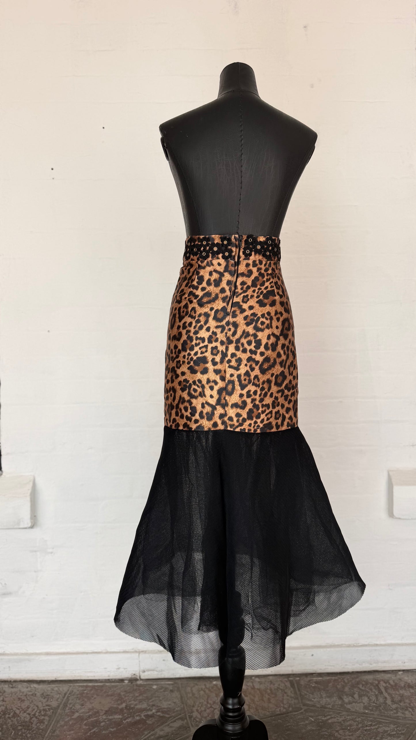 Leopard Print High-Waist Mermaid Skirt with Mesh Hem.