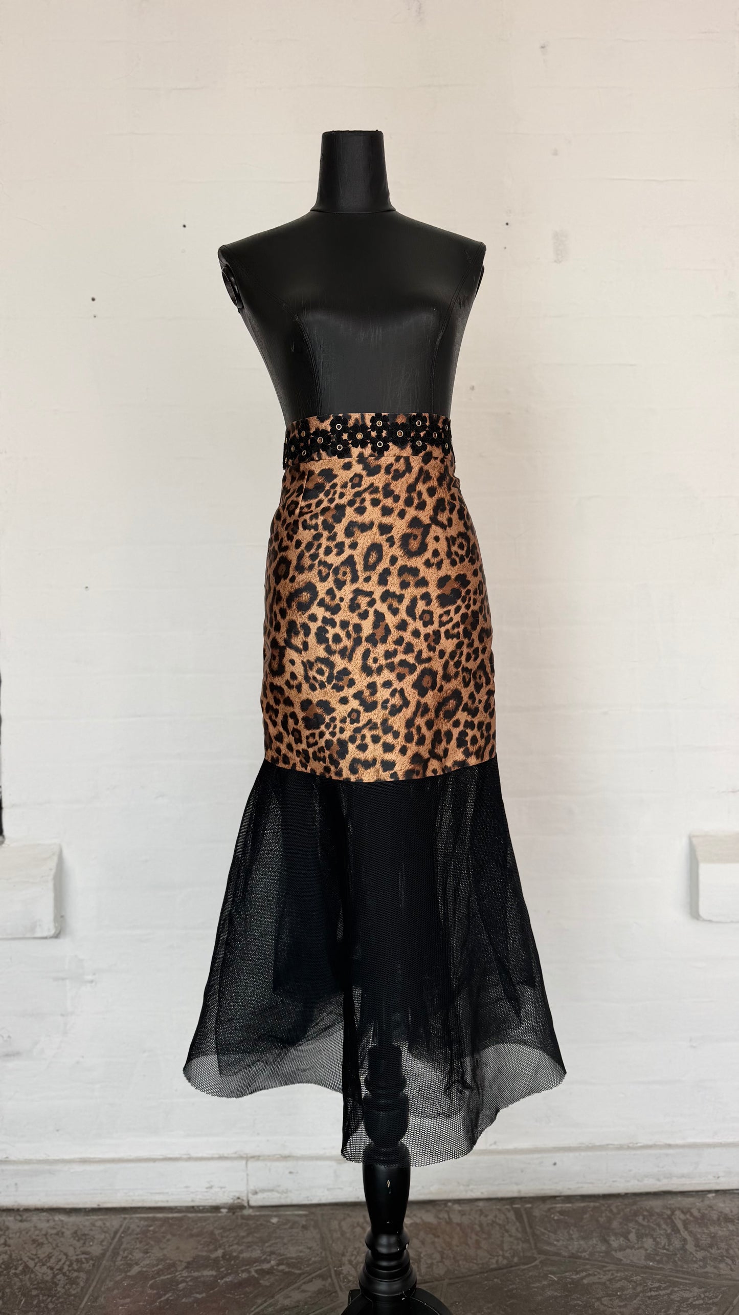 Leopard Print High-Waist Mermaid Skirt with Mesh Hem.