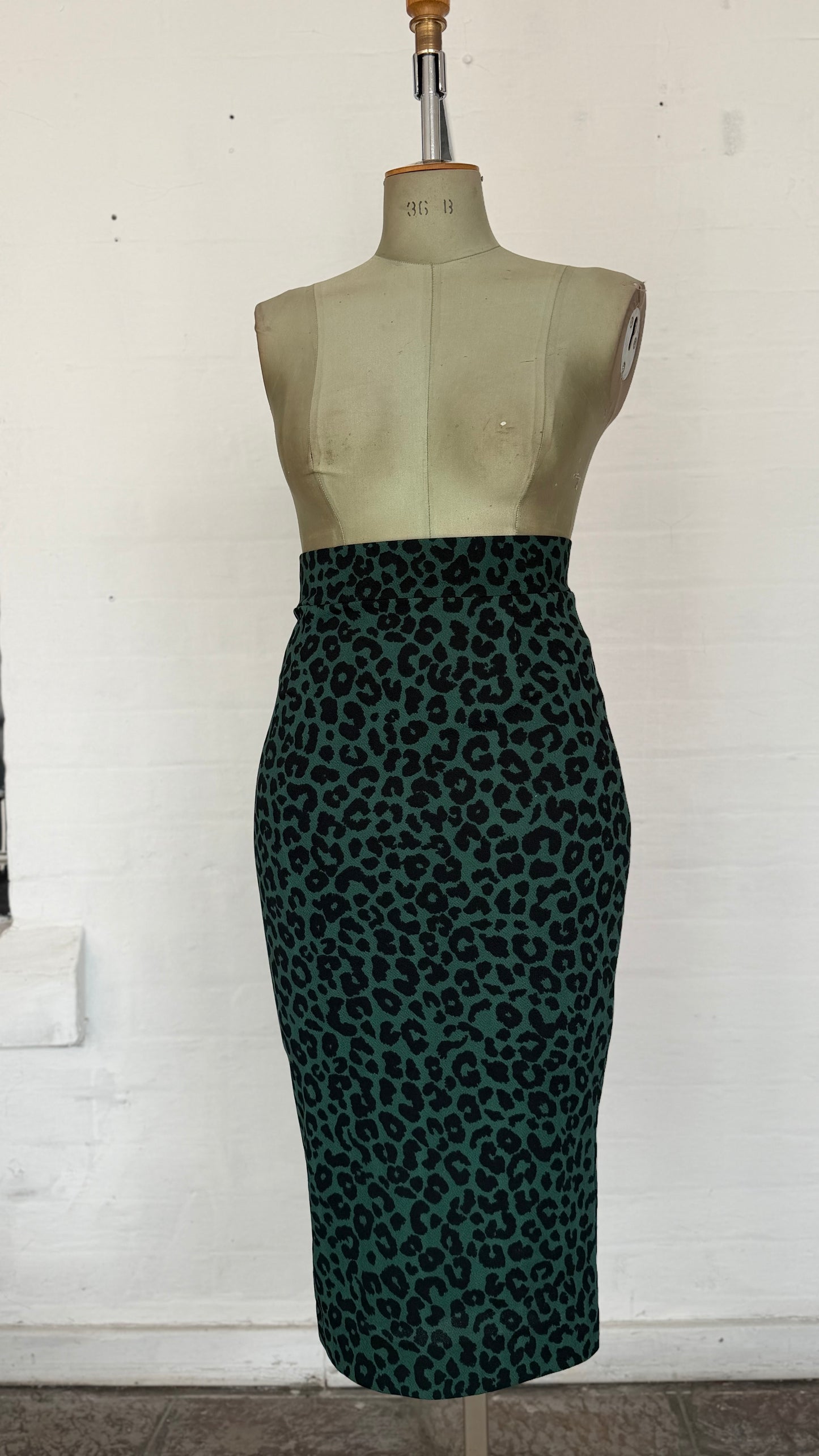 Green & Black Leopard Print High-Waisted Midi Pencil Skirt
