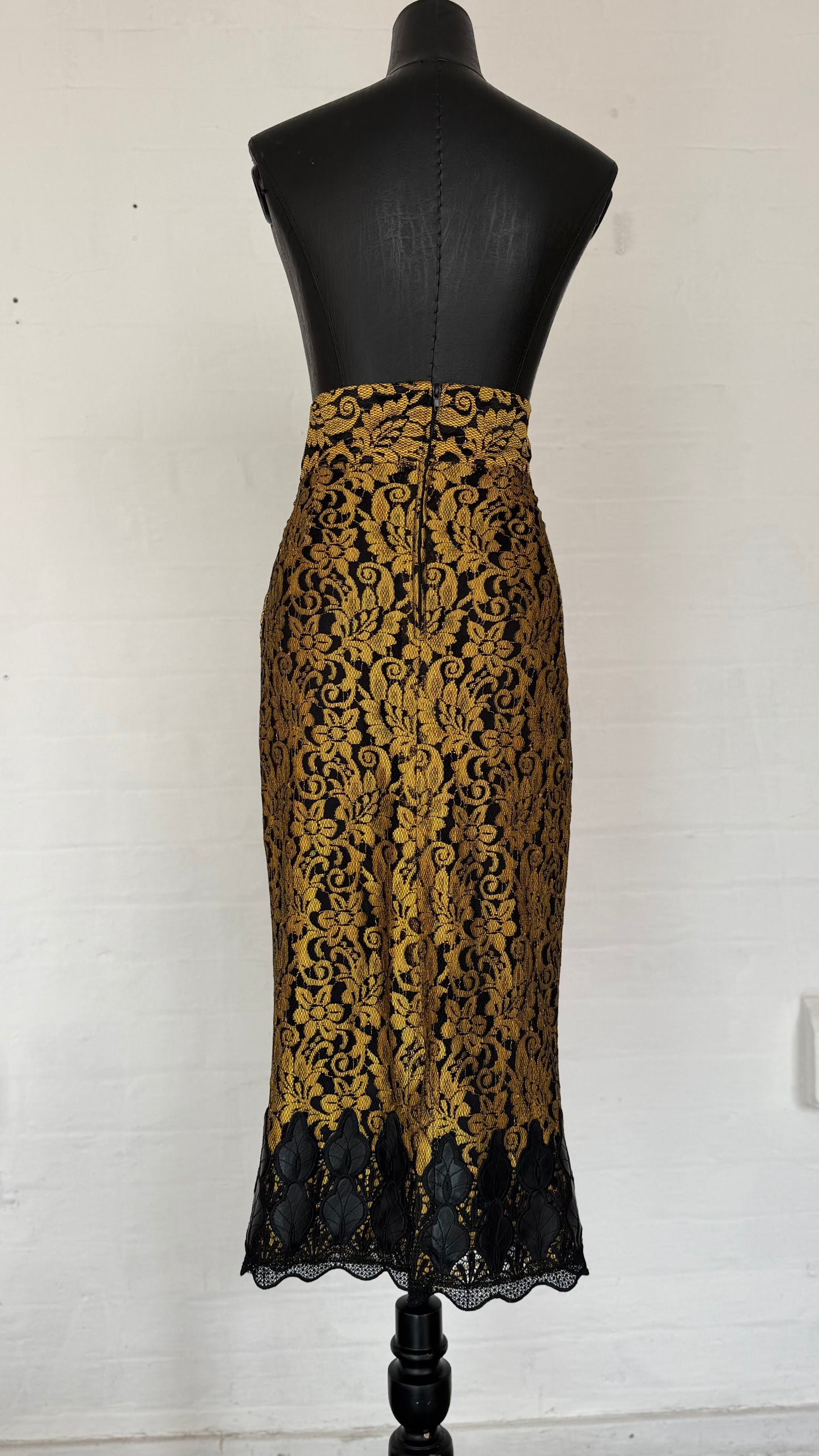 High-Waisted Gold & Black Baroque
Jacquard Midi Skirt