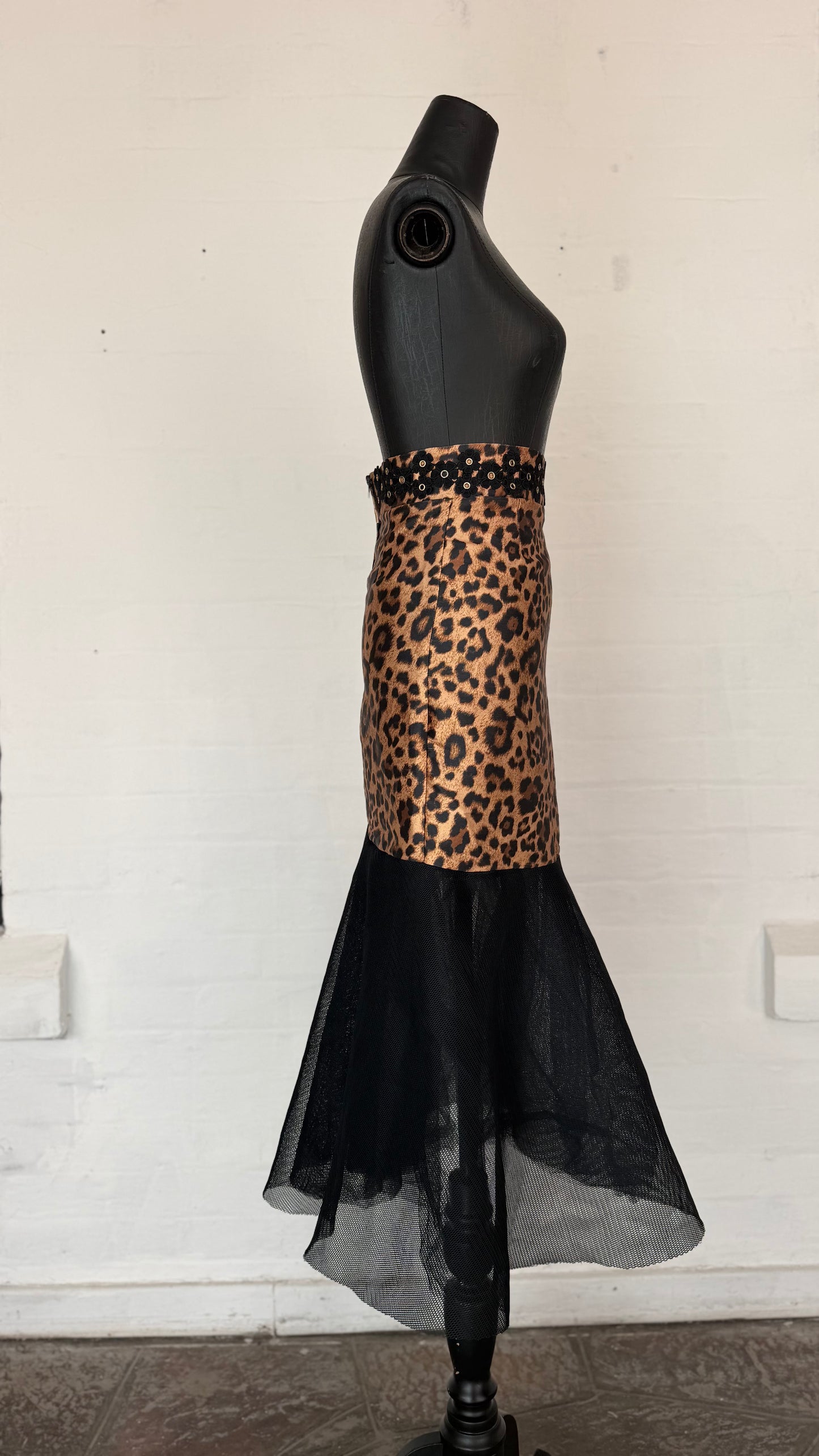 Leopard Print High-Waist Mermaid Skirt with Mesh Hem.